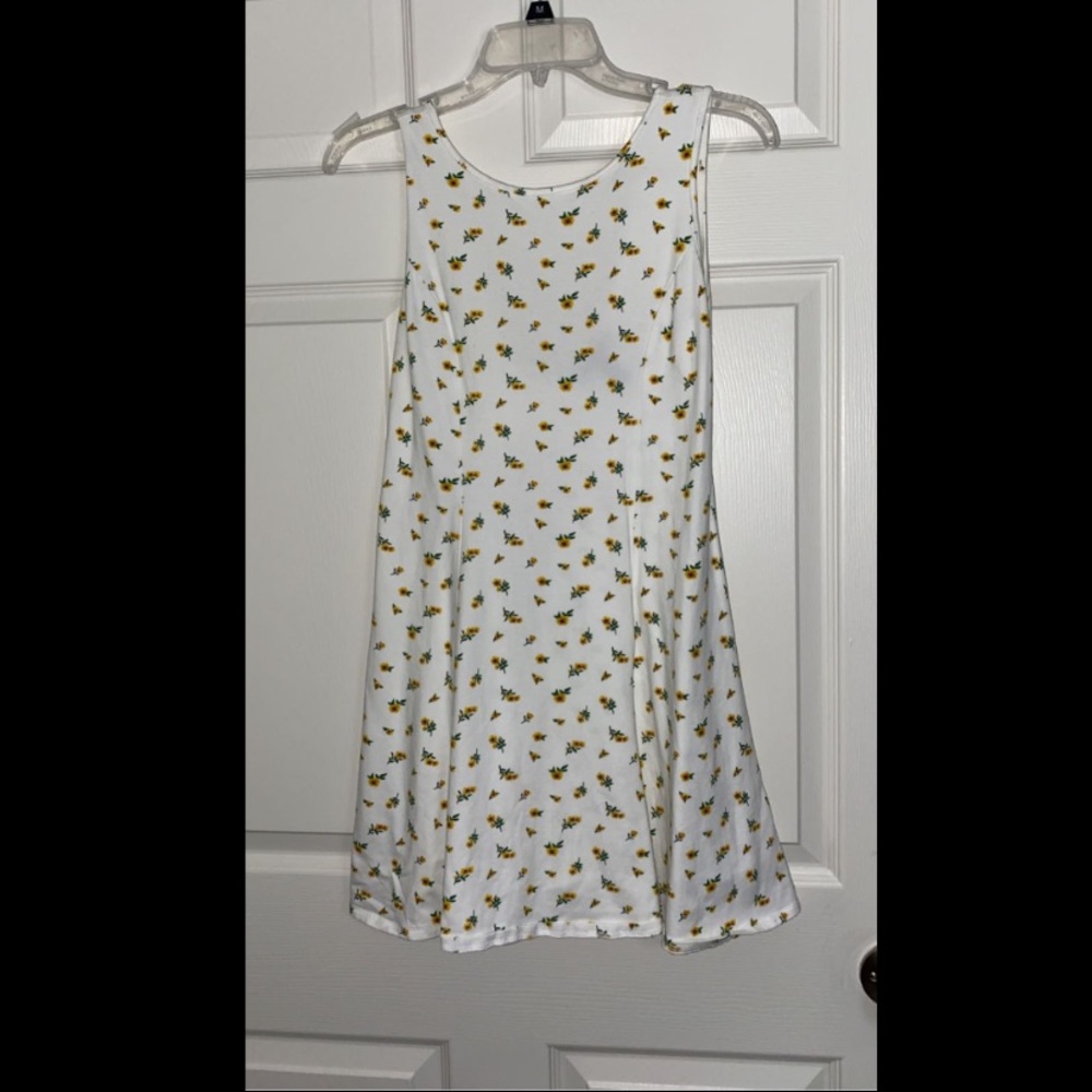 White sleeveless dress